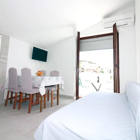 Charming Apartment In Tisno With 2 Bedrooms And Air Conditioning Экстерьер фото