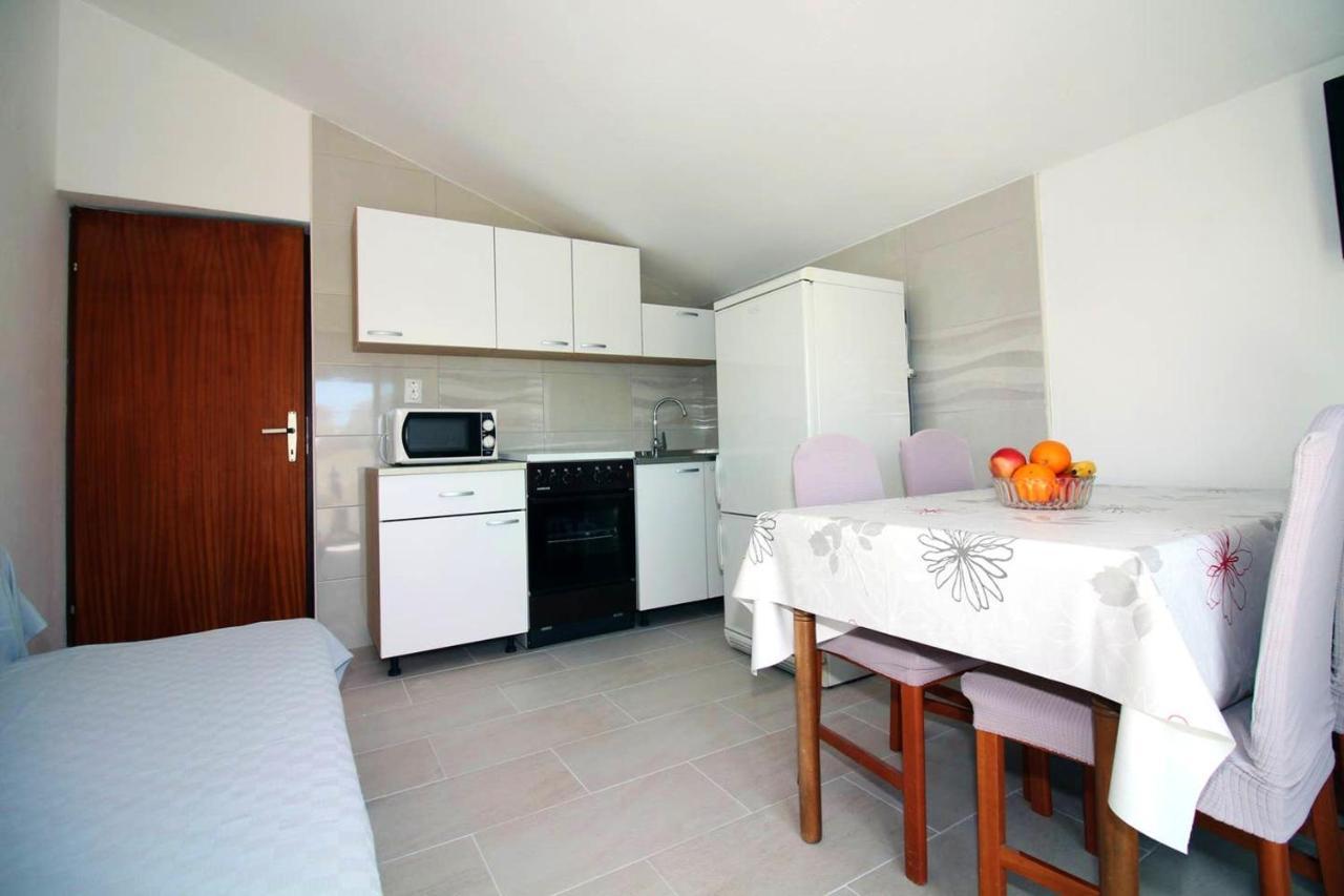 Charming Apartment In Tisno With 2 Bedrooms And Air Conditioning Экстерьер фото
