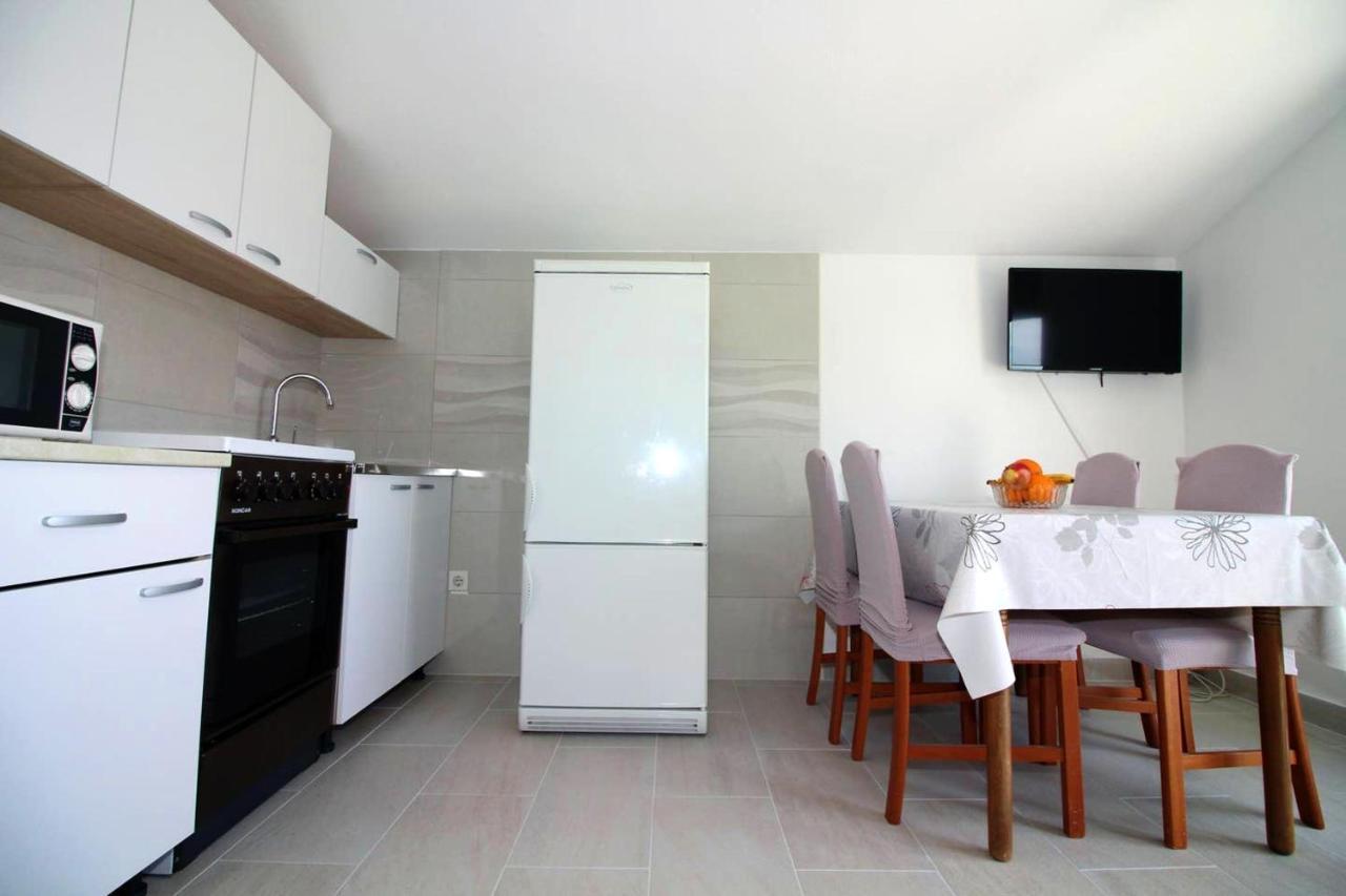 Charming Apartment In Tisno With 2 Bedrooms And Air Conditioning Экстерьер фото