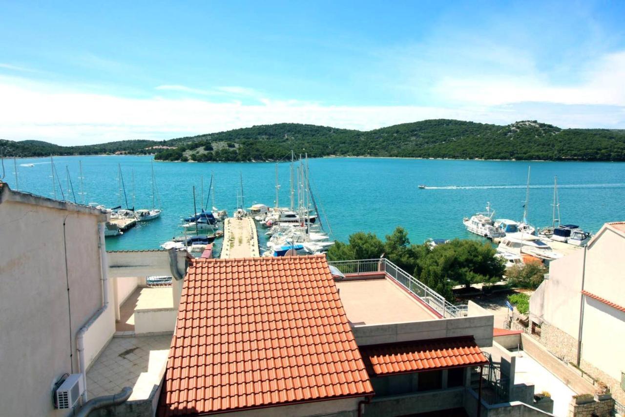 Charming Apartment In Tisno With 2 Bedrooms And Air Conditioning Экстерьер фото